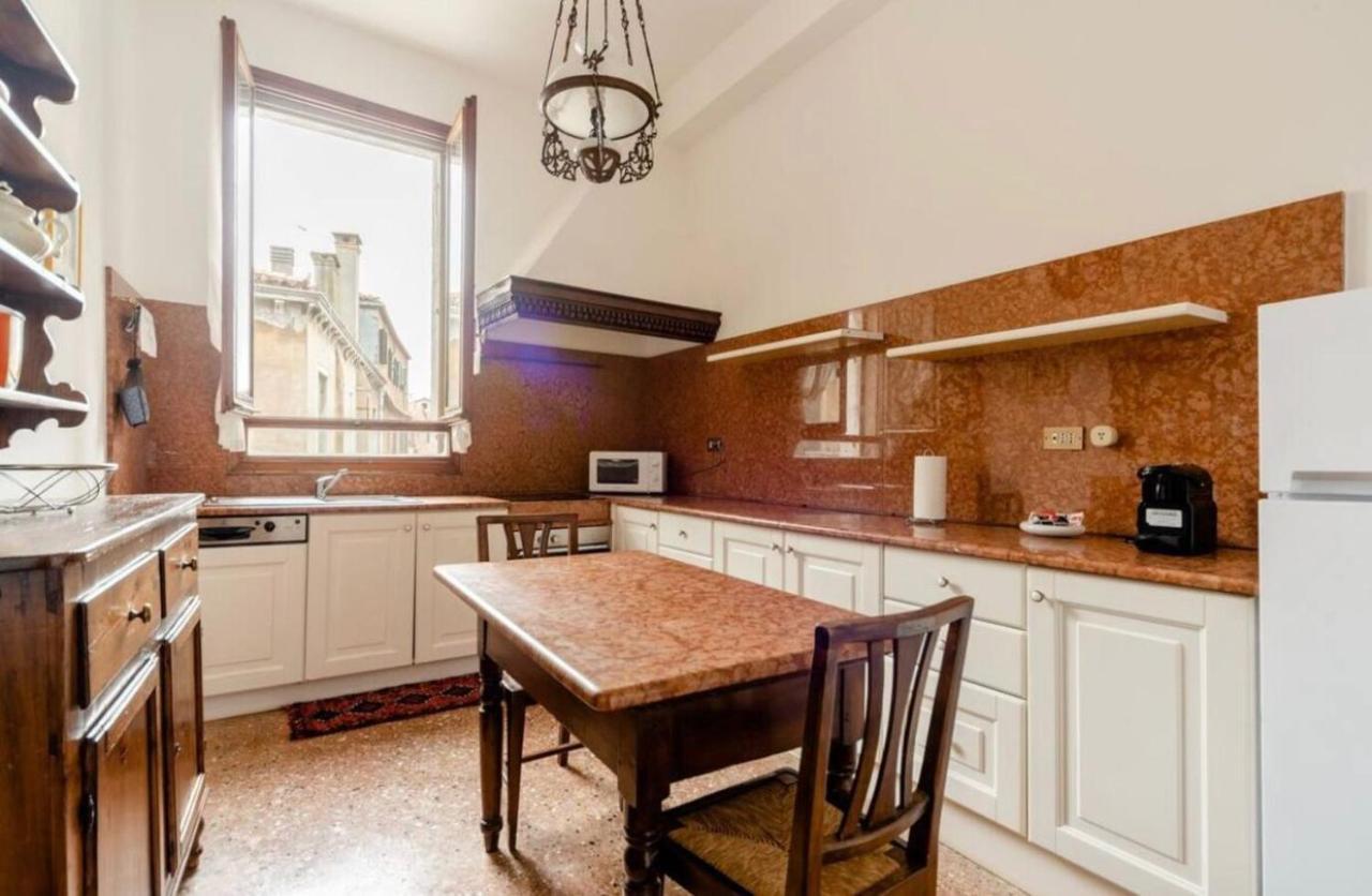 La Fenice Apartment Venice