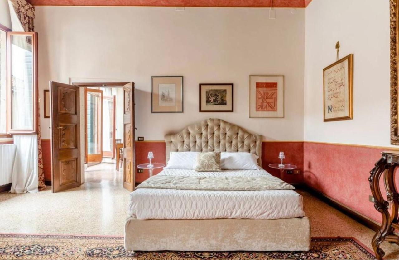Apartment La Fenice Venice